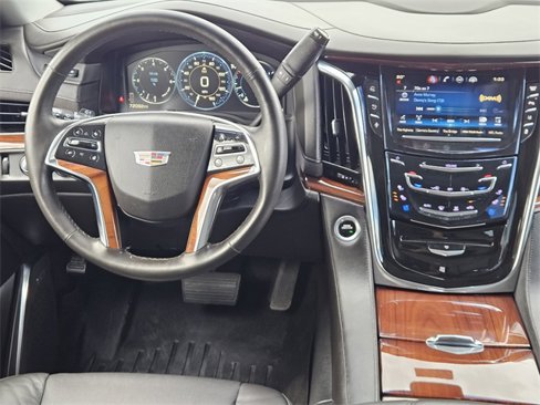 Used 2015 Cadillac Escalade Luxury image 26