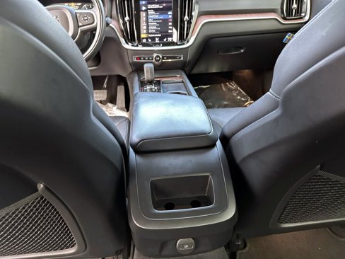 Used 2022 Volvo S60 B5 Momentum image 16