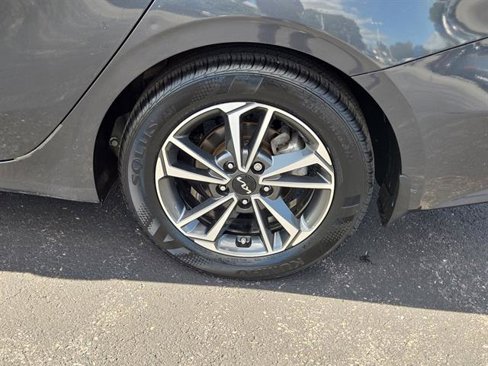 Used 2023 Kia Forte LXS w/ LXS Technology Package image 3