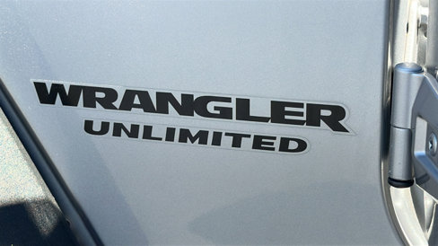 Used 2017 Jeep Wrangler Unlimited Rubicon w/ Connectivity Group image 27