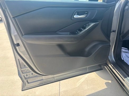 Used 2024 Nissan Rogue SV image 6