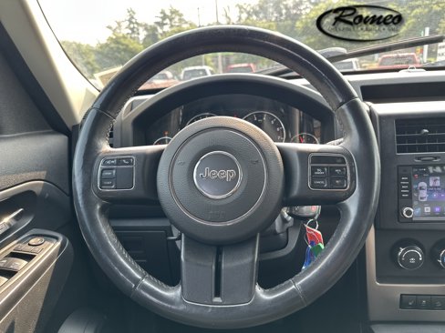 Used 2012 Jeep Liberty Sport image 13