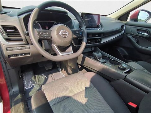 Used 2024 Nissan Rogue SV image 10