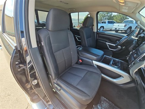 Used 2017 Nissan Titan SV image 16