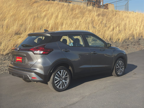 Used 2024 Nissan Kicks SV image 3