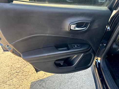 Used 2019 Jeep Compass Latitude image 11