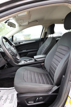 Used 2017 Ford Fusion SE w/ Fusion SE Technology Package image 12