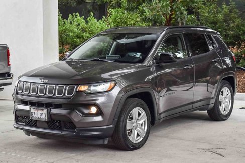 Used 2022 Jeep Compass Latitude image 3