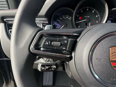 Used 2025 Porsche Macan image 19