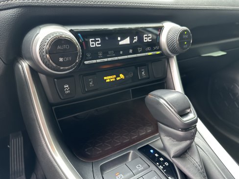 Used 2021 Toyota RAV4 Limited image 28