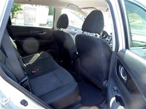 Used 2017 Nissan Rogue SV image 18