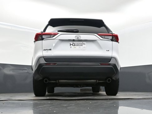 Used 2020 Toyota RAV4 LE image 38
