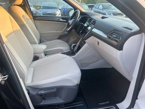 Used 2022 Volkswagen Tiguan SE R-Line image 23