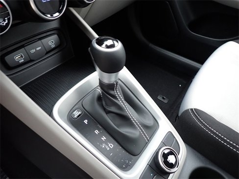 New 2025 Hyundai Venue SEL image 16