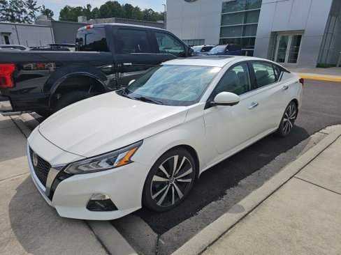 Used 2020 Nissan Altima 2.0 Platinum image 1
