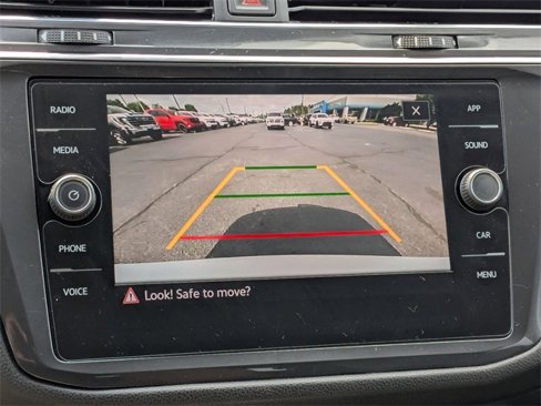 Used 2022 Volkswagen Tiguan SE image 24