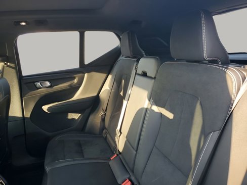 Used 2022 Volvo XC40 P8 Recharge Plus image 17