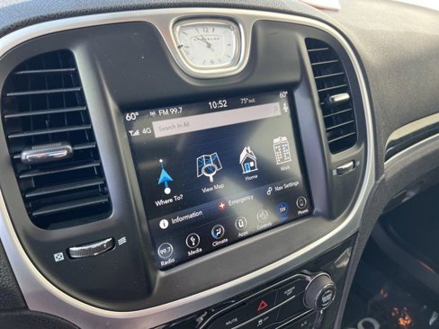 Used 2019 Chrysler 300 Limited image 11