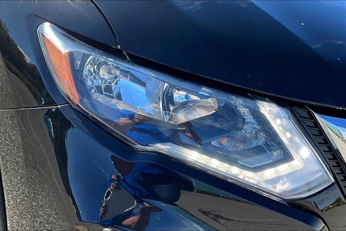 Used 2018 Nissan Rogue S image 30