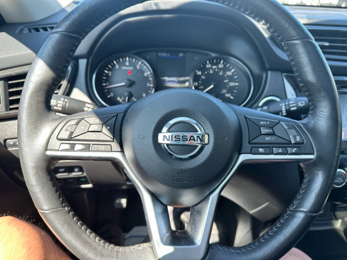 Used 2018 Nissan Rogue SV w/ Sun & Sound Touring Package image 19