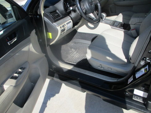 Used 2010 Subaru Outback 2.5i Premium image 9