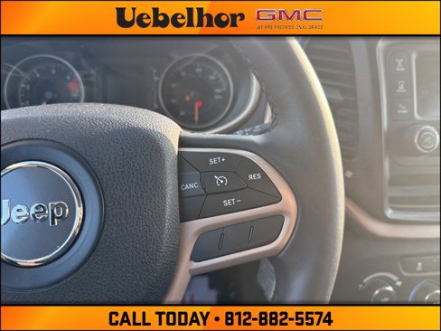 Used 2017 Jeep Cherokee Sport image 27
