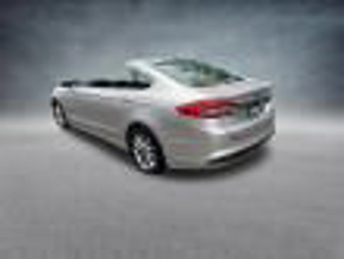 Used 2017 Ford Fusion SE w/ Fusion SE Technology Package image 3