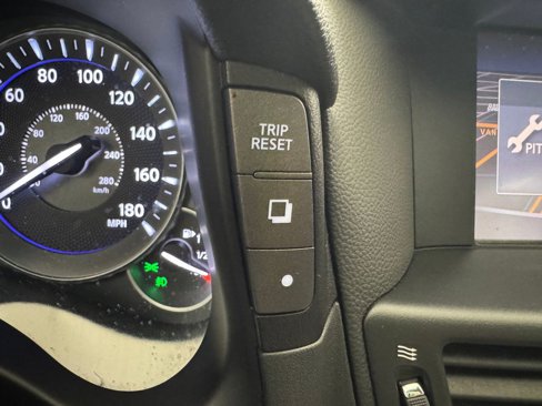 Used 2019 INFINITI Q70 Luxe image 25