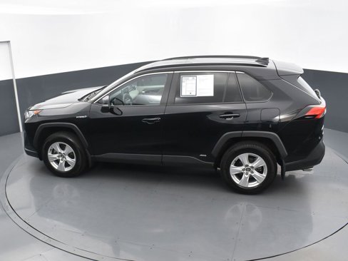 Used 2020 Toyota RAV4 XLE image 19