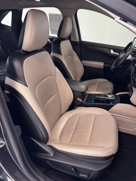 Used 2020 Ford Escape Titanium image 27