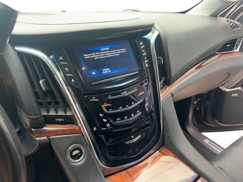 Used 2015 Cadillac Escalade ESV Luxury image 17