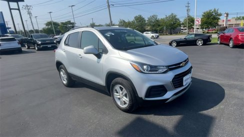 Certified 2022 Chevrolet Trax LT w/ LT Convenience Package image 2