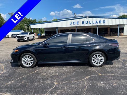 Used 2023 Toyota Camry LE image 11