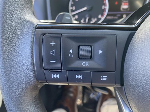 Used 2023 Nissan Rogue SV image 28