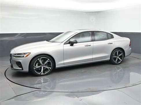 Used 2024 Volvo S60 B5 Plus image 4