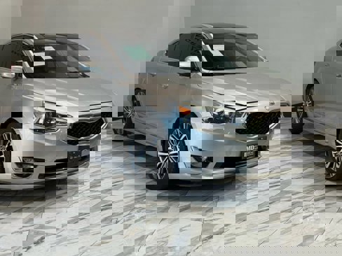 Used 2014 Kia Cadenza Premium w/ Luxury Package image 4