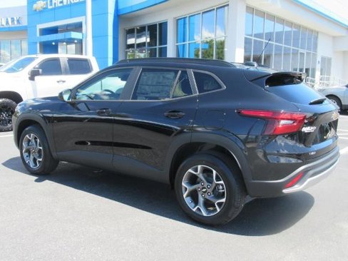 New 2025 Chevrolet Trax LT w/ Driver Confidence Package image 6