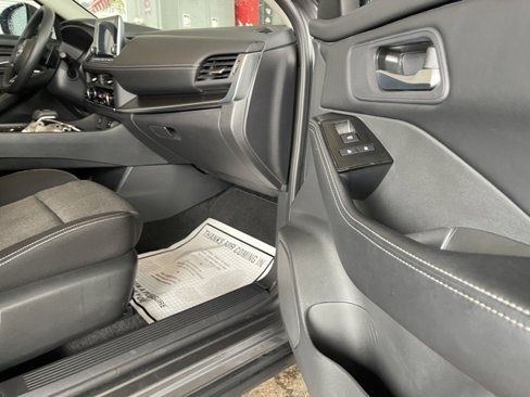 Used 2024 Nissan Rogue SV image 21