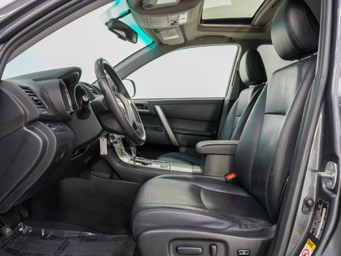 Used 2012 Toyota Highlander SE image 18