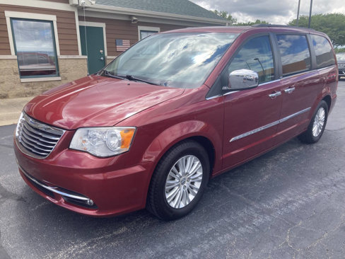 Used 2013 Chrysler Town & Country Touring-L w/ Premium Group image 7