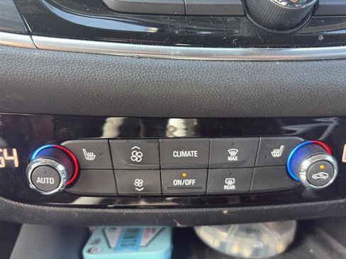 Used 2019 Buick Enclave Essence w/ LPO, Luxury Package image 18