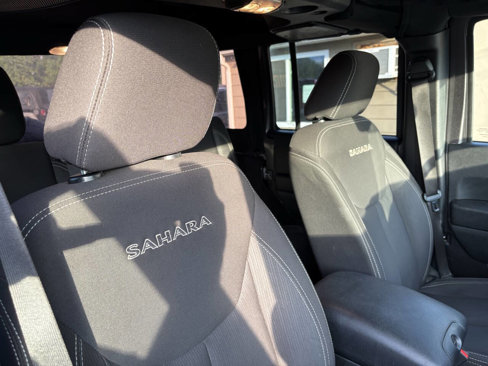 Used 2017 Jeep Wrangler Unlimited Sahara w/ Dual Top Group image 30