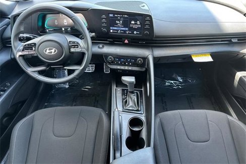 Used 2025 Hyundai Elantra Sport image 14