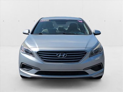 Used 2016 Hyundai Sonata SE image 2
