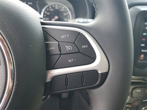 Used 2018 Jeep Renegade Latitude image 29