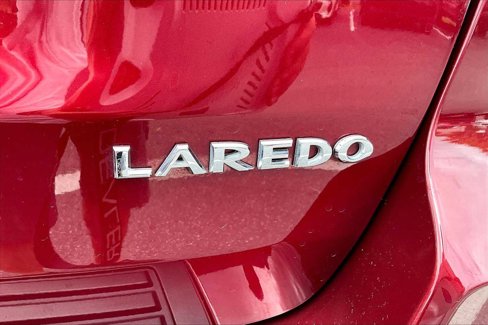 Used 2021 Jeep Grand Cherokee Laredo image 9