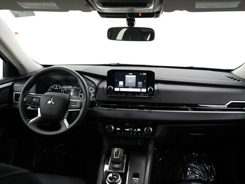 Used 2024 Mitsubishi Outlander ES image 13