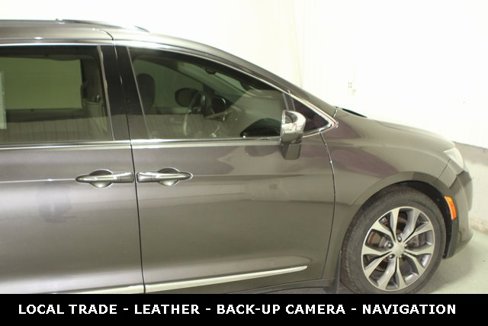 Used 2017 Chrysler Pacifica Limited image 36