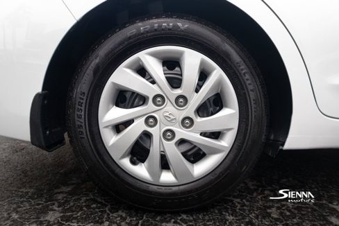Used 2018 Hyundai Elantra SE image 23