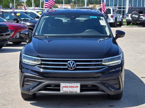 Used 2023 Volkswagen Tiguan SE image 2